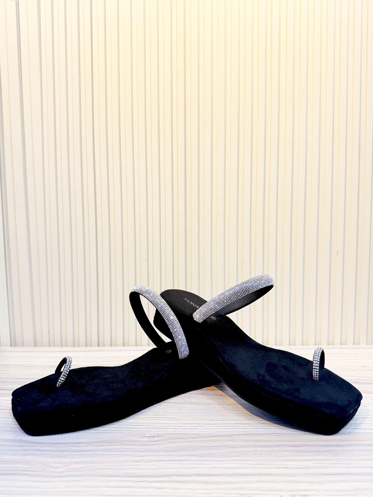 Crystal Toe-Loop Platform Sandals - Black