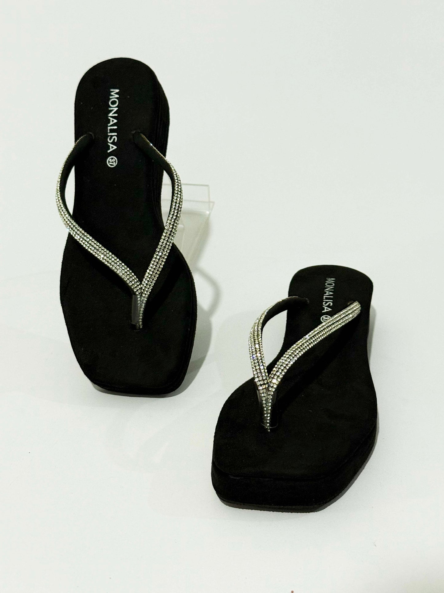 Sparkly Women's Flip Flops for Summer Comfort