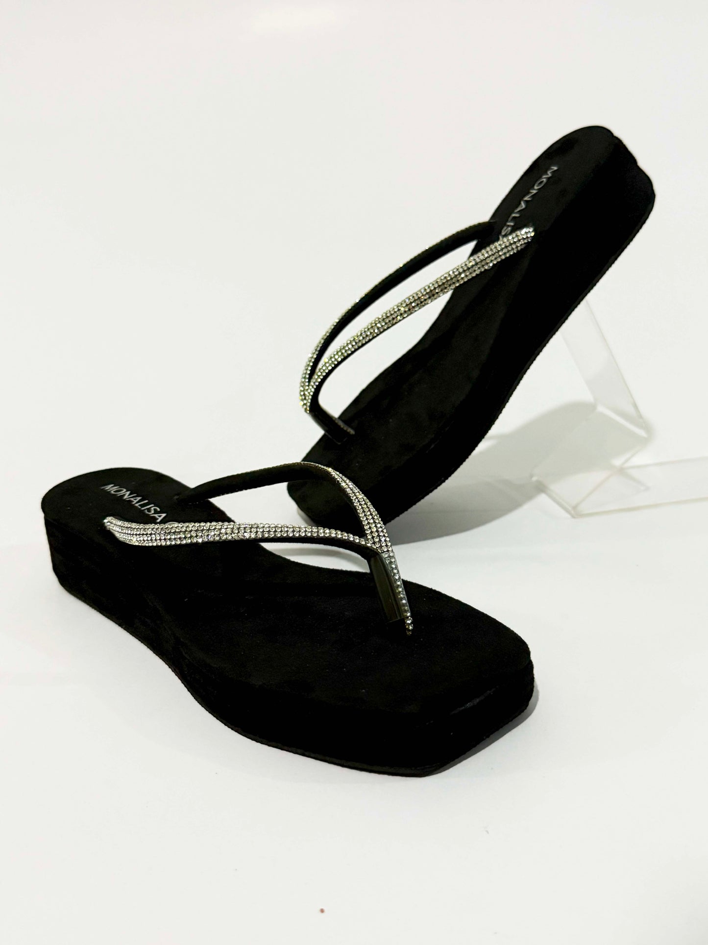 Sparkly Women's Flip Flops for Summer Comfort