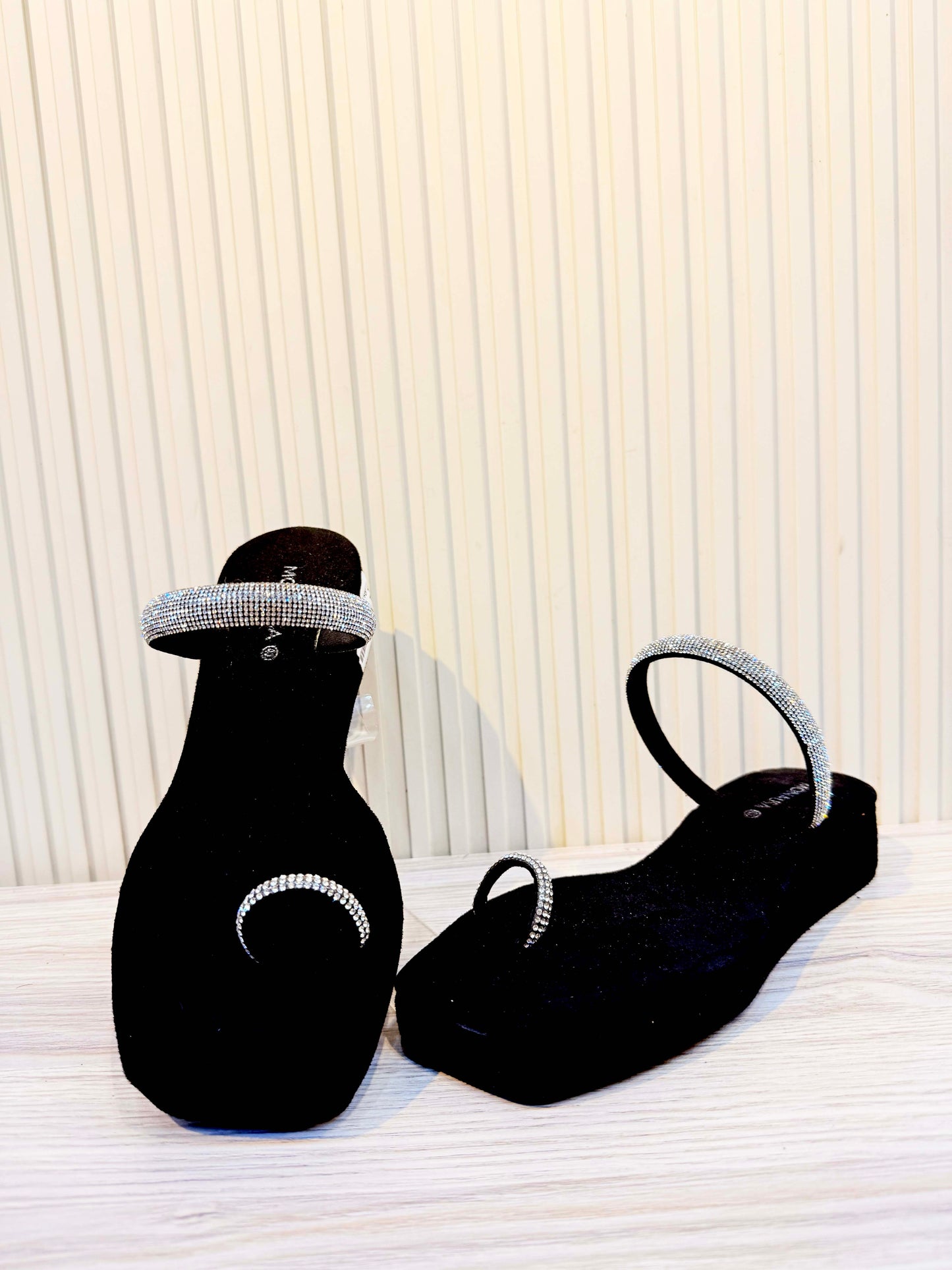 Crystal Toe-Loop Platform Sandals - Black
