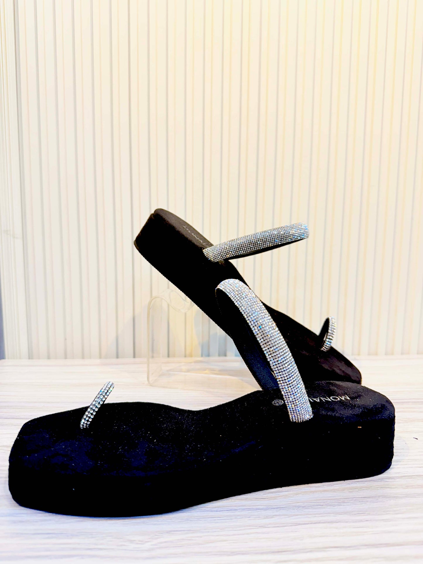 Crystal Toe-Loop Platform Sandals - Black