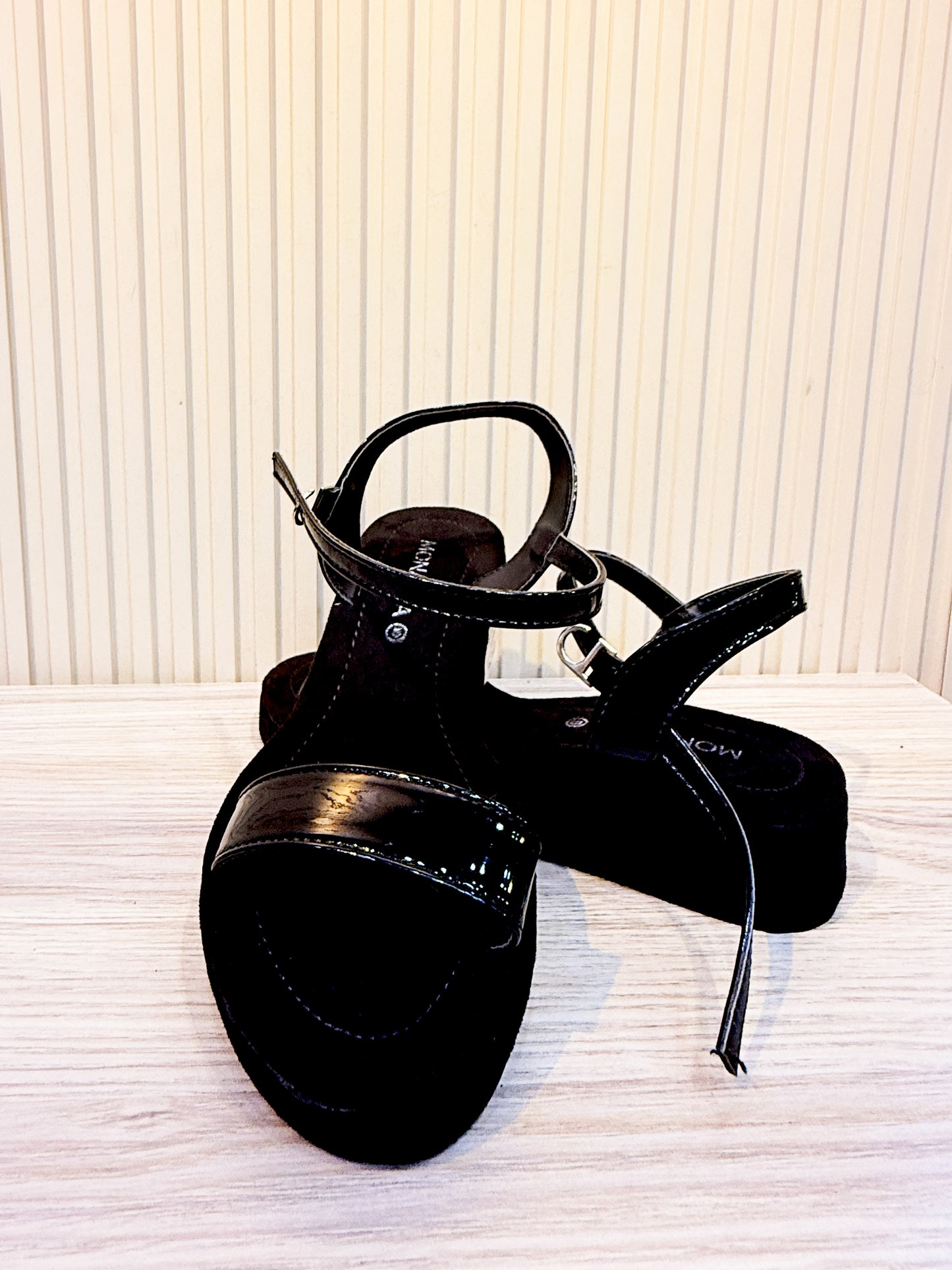 Strappy Flatform Sandal